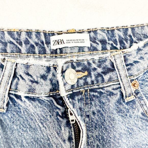 Zara Mom Jeans Vintage Wash Denim Distressed Hem Detailing Size 10 - Picture 7 of 8